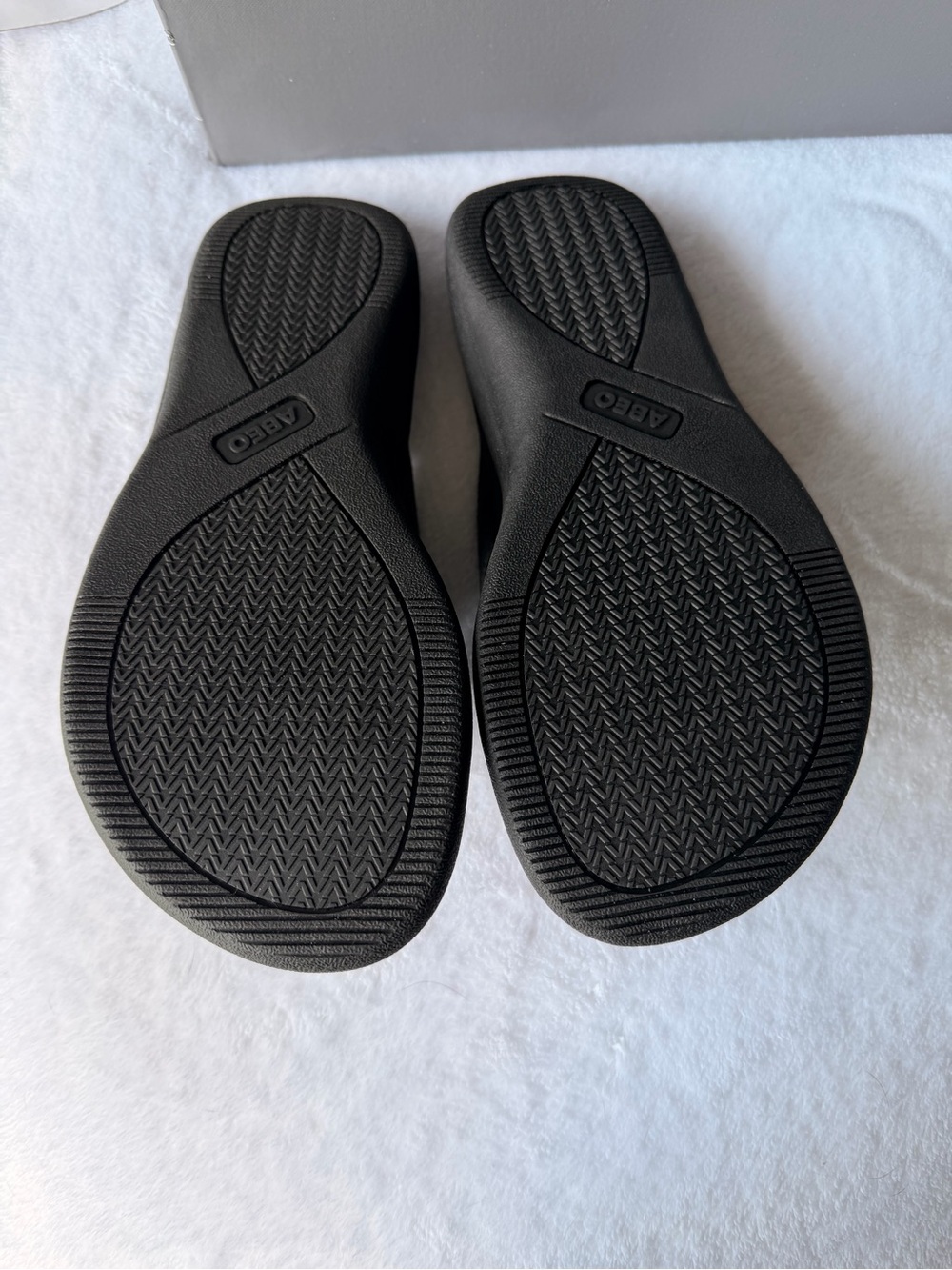 Abeo Laguna Slide Cross-Strap Sandal - Black size 8 - Picture 6 of 6
